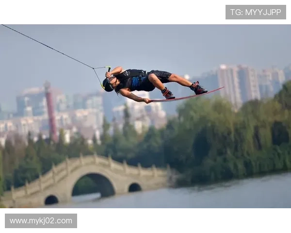 成都极限运动队协作方式的深度比较与分析探讨